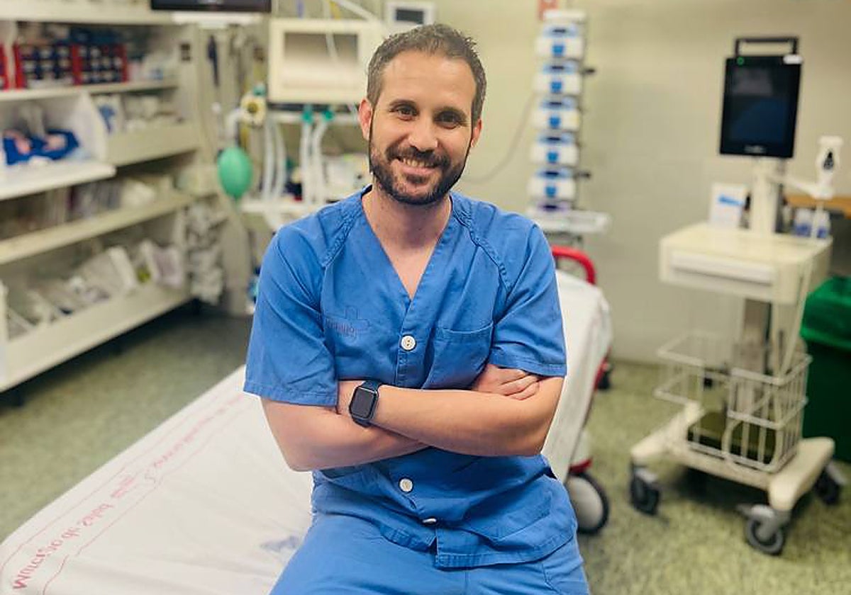 José Moya, en la UCI de La Arrixaca, donde trabaja.