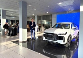 José María González, director comercial de EBRO Tai Motor, desgranó las principales características del s400 HEV.