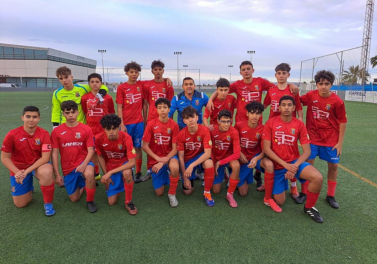 Equipo cadete de la EF Torre Pacheco, antes de un partido en el Polideportivo Jose Antonio García 'Tatono'.
