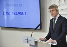 El consejero Luis Alberto Marín, durante una rueda de prensa.