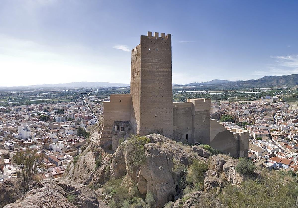 Panorámica del castillo de Alhama de Murcia, uno de los lugares que visitarán los participantes.