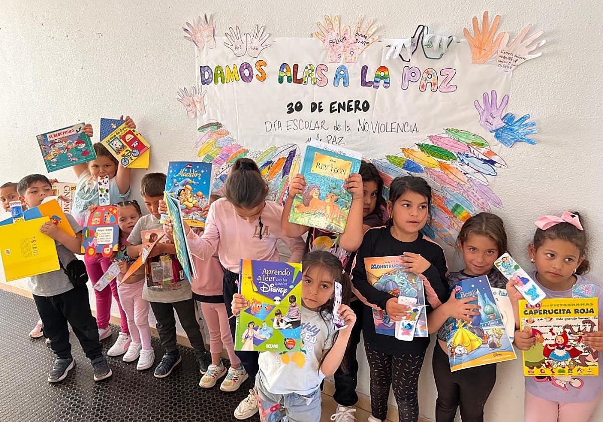 Actividad de los alumnos con motivo del Día Escolar de la No Violencia y la Paz.
