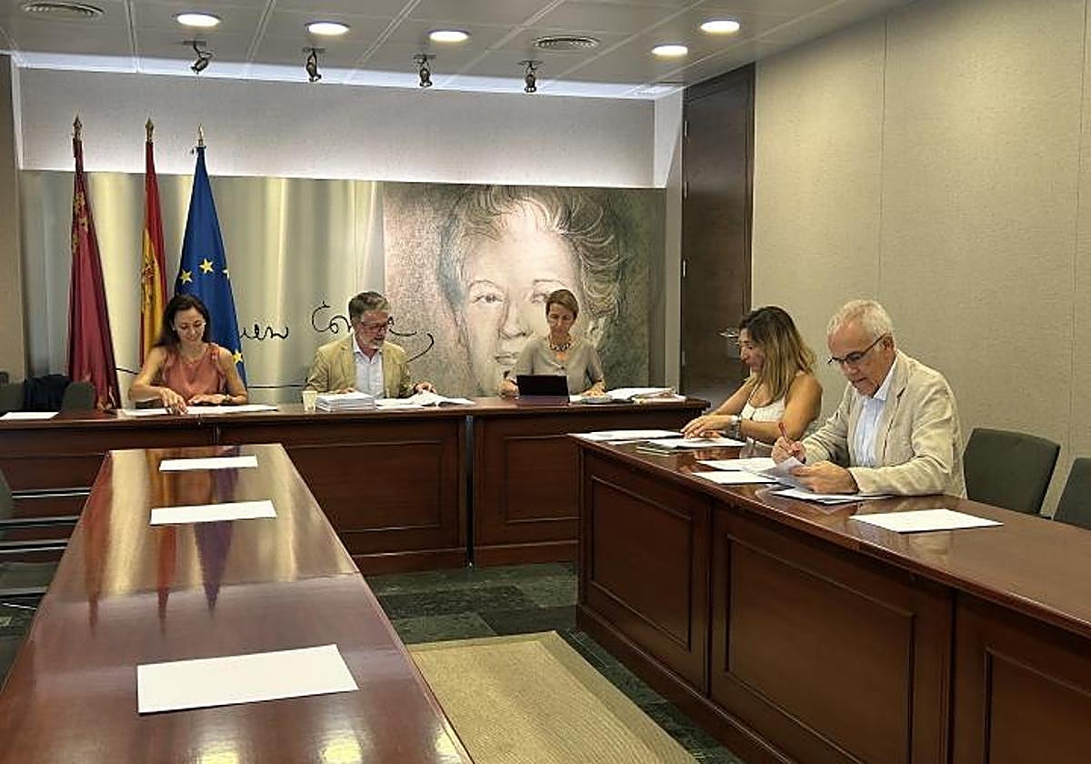 Reunión de la Mesa de la Comisión de Economía, Hacienda y Presupuesto, este lunes.