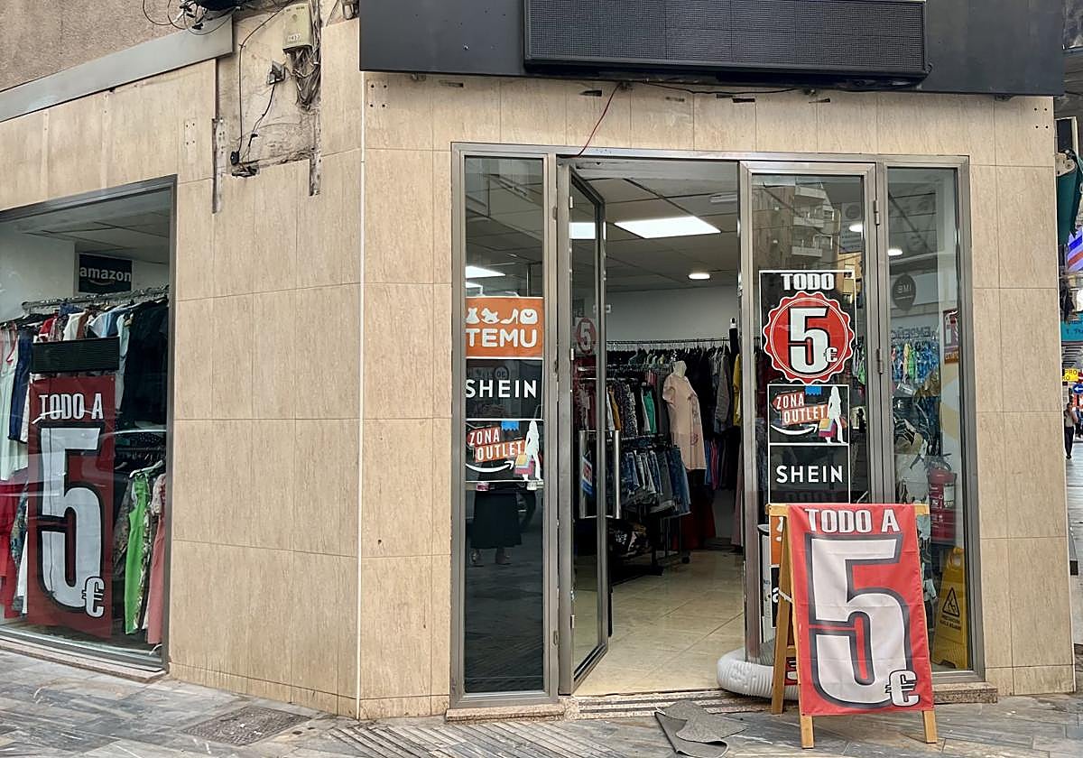 Abre un nuevo outlet con ropa de Shein y Temu en Murcia: todas las prendas a cinco euros.