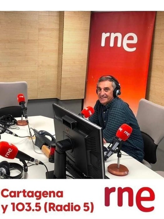 Antonio Sánchez 'Nico', en los estudios de RNE en Cartagena.