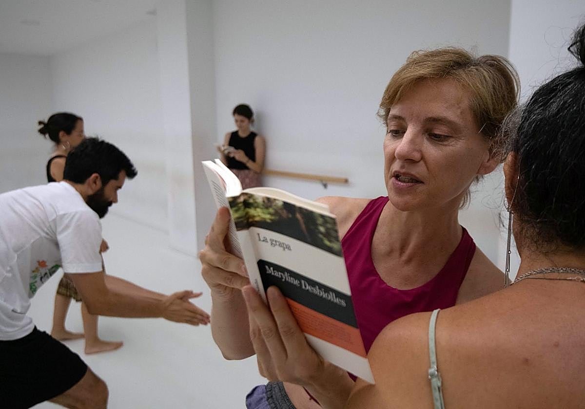 En imágenes, el club de lectura bailado de Libros Traperos y LASALA