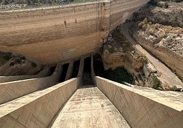 Uno de los órganos de desembalse del pantano de Puentes.
