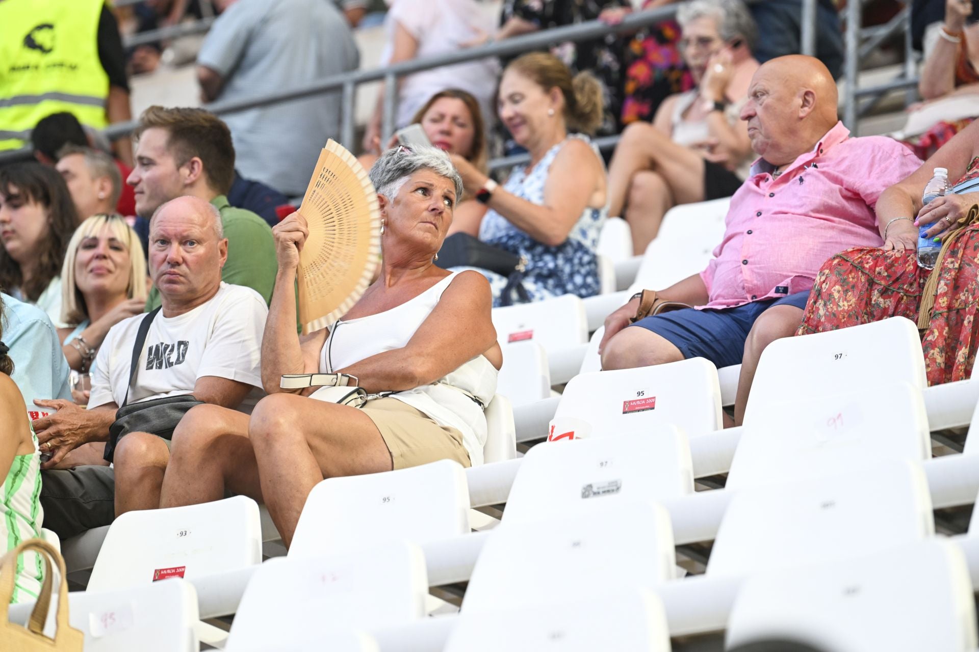 Las imágenes de los asistentes al concierto de Il Divo, suspendido por enfermedad