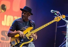 Marcus Miller, durante el concierto de este miércoles en el festival de Jazz de San Javier.