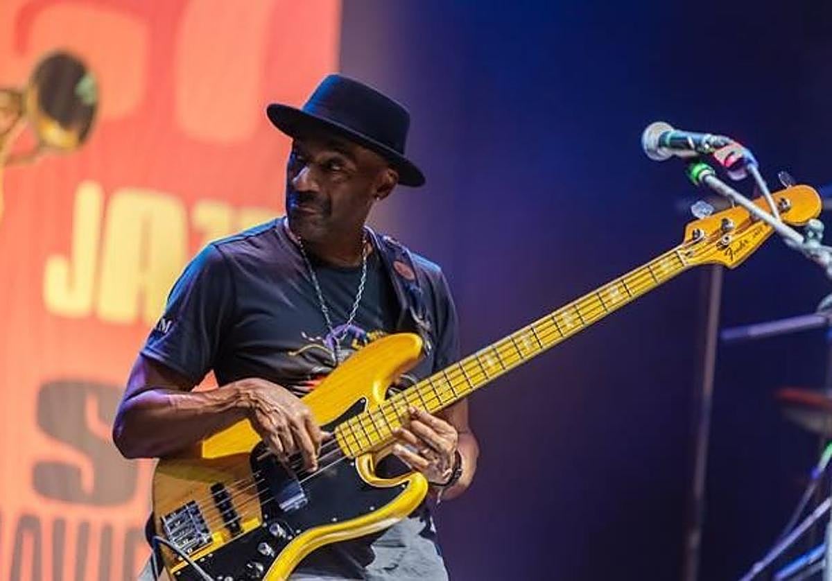 Marcus Miller, durante el concierto de este miércoles en el festival de Jazz de San Javier.