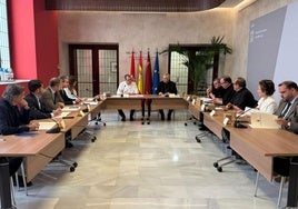 La reunión del comité organizador del centenario con el alcalde José Ballesta.