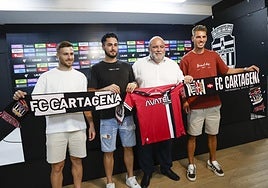 De izquierda a derecha, Dani Perejón, Iván Martínez, Sánchez Breis y Carlos Calderón en la presentación de ayer.
