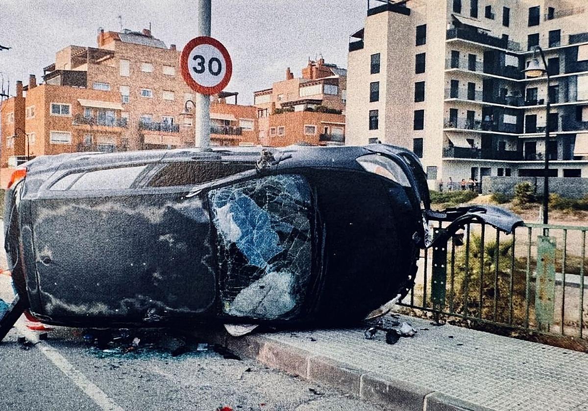 El vehículo accidentado en Cartagena.