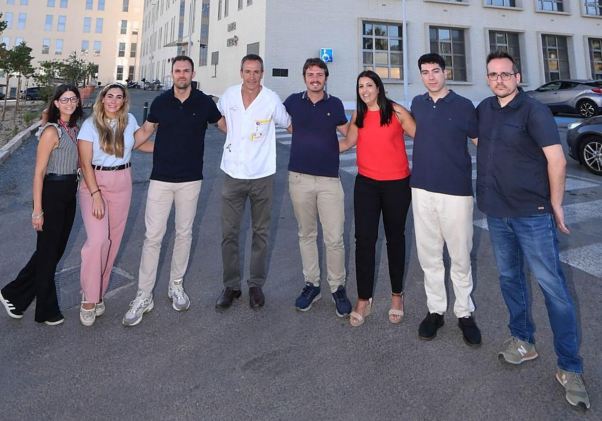 El equipo del proyecto Premyo. De izquierda a derecha, Azahara García, Ana Belén Maestre, Omar Montenegro, Domingo Pascual, Alejandro Riquelme, Ángela Carrillo, Antonio Orenes y Ángel Esteban, esta semana en el edificio del LAIB, en el campus de la Salud de la UMU en La Arrixaca.
