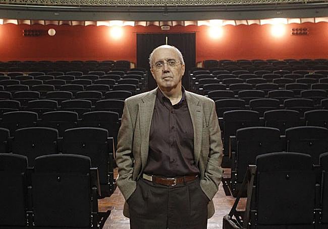 Ángel-Luis Pujante (Murcia, 1944), catedrático emérito de Filología Inglesa de la Universidad de Murcia, en el Teatro Circo de Murcia.