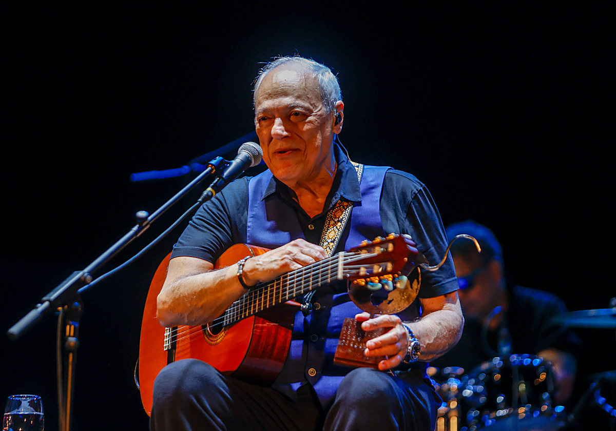 El artista brasileño Toquinho recibió en Cartagena el Premio La Mar de Músicas.