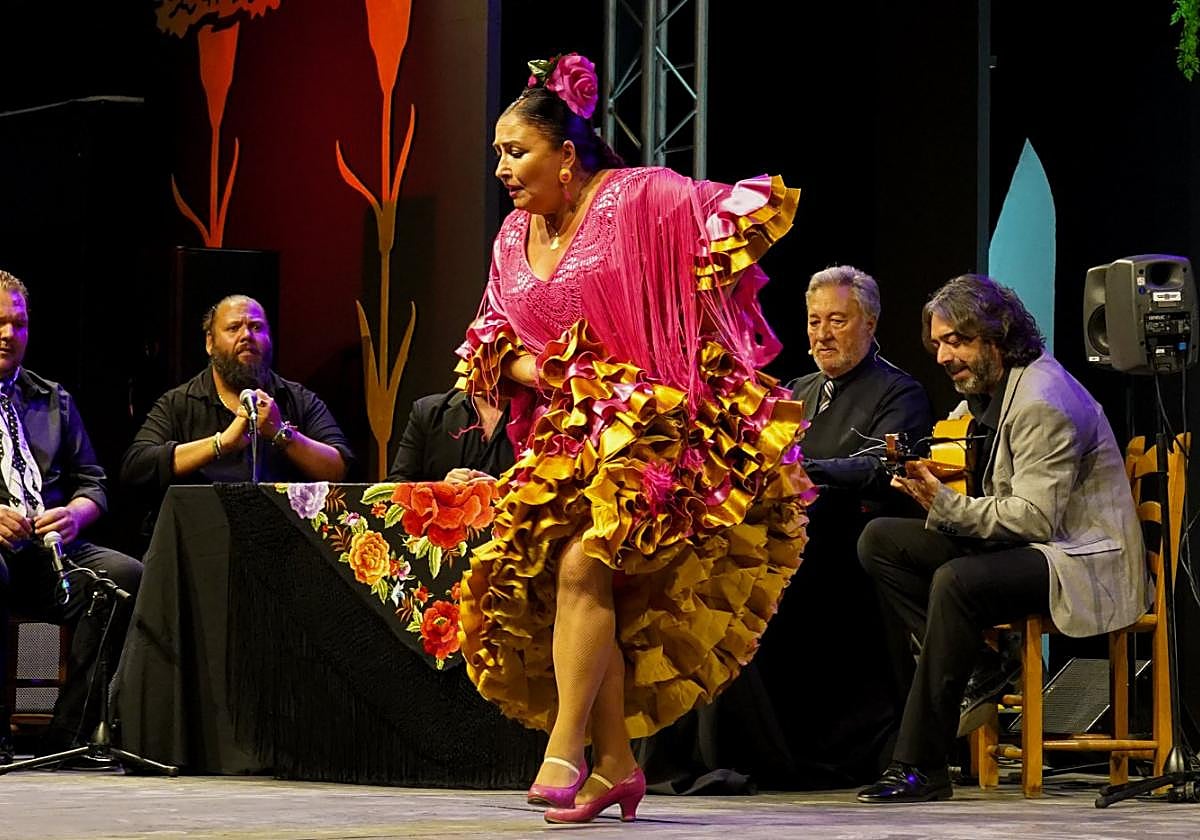 Manuela Carpio, acompañada por su elenco de artistas, demostró su majestuosidad.