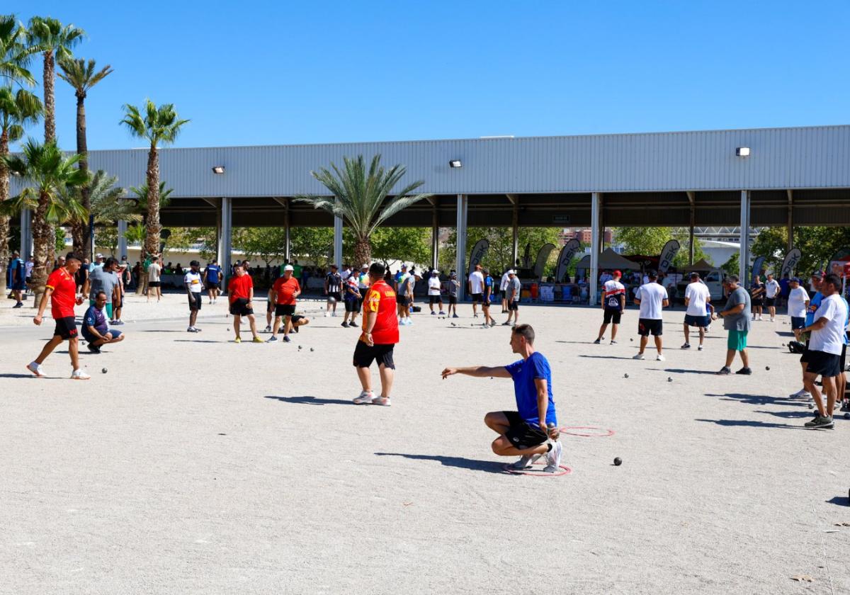 Jugadores en el open internacional de petanca, ayer.