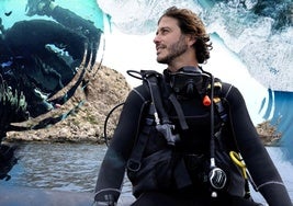 Águilas brilla en la serie 'Ecos del mar', con el buzo y artista Javier Espinosa