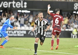 Pablo de Blasis celebrando un gol ante el Zaragoza en el Cartagonova.