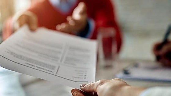 El país de los títulos ficticios