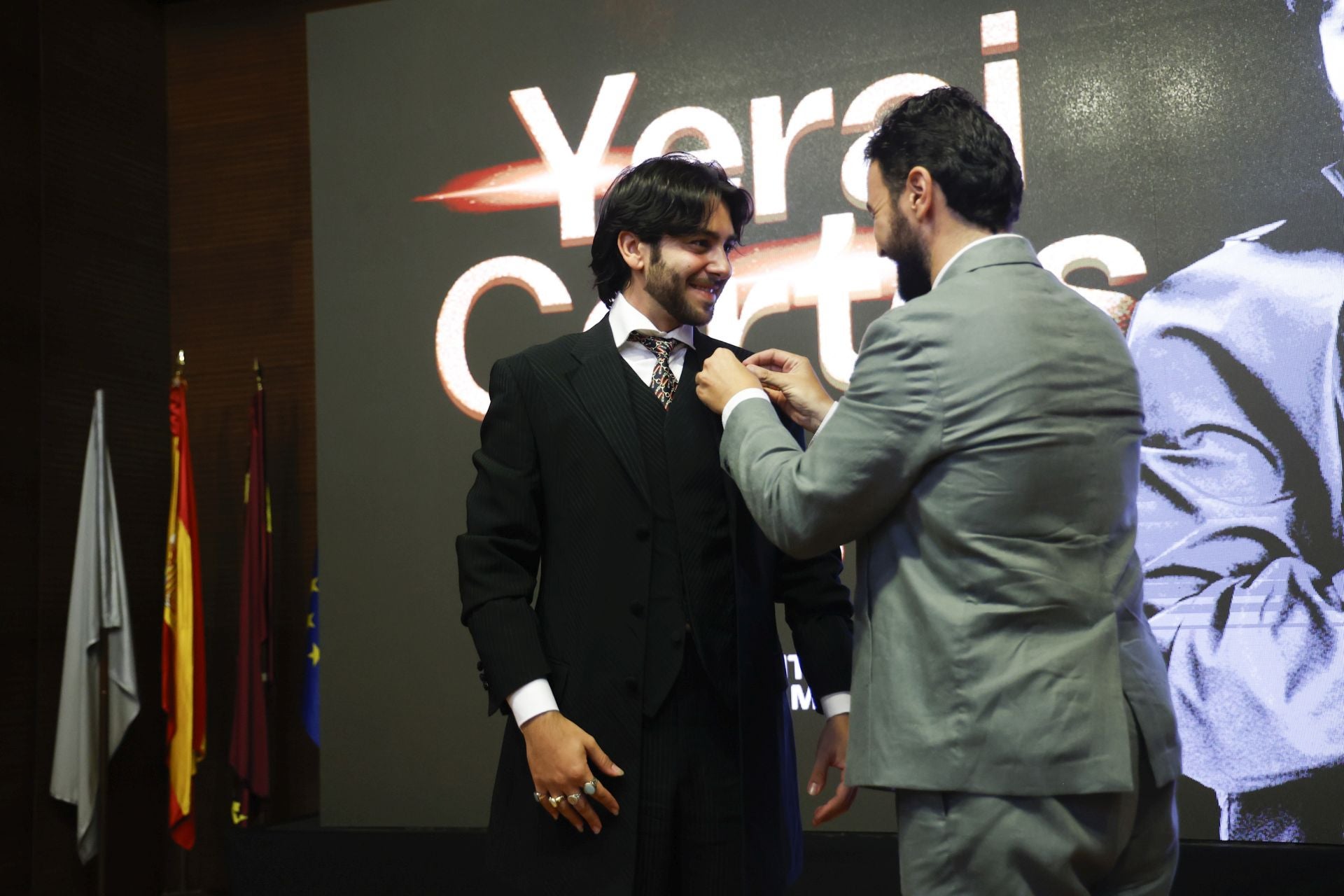 En imágenes, Yerai Cortés recibe el Castillete de Oro del Cante de las Minas