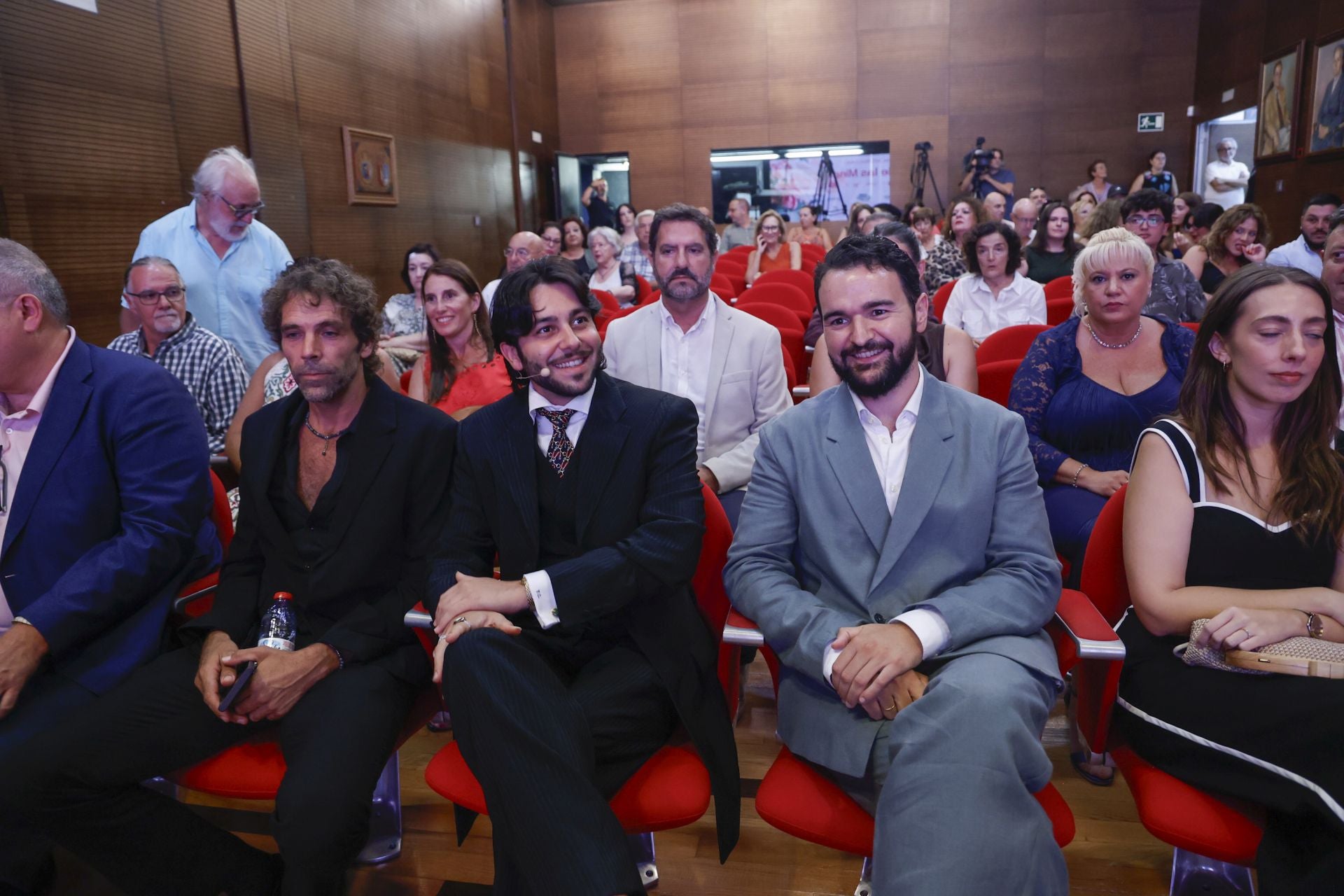 En imágenes, Yerai Cortés recibe el Castillete de Oro del Cante de las Minas