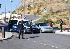 Despliegue de la Policía Nacional este viernes en los barrios altos de Lorca.