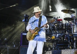 Carlos Santana, durante su concierto en Murcia.