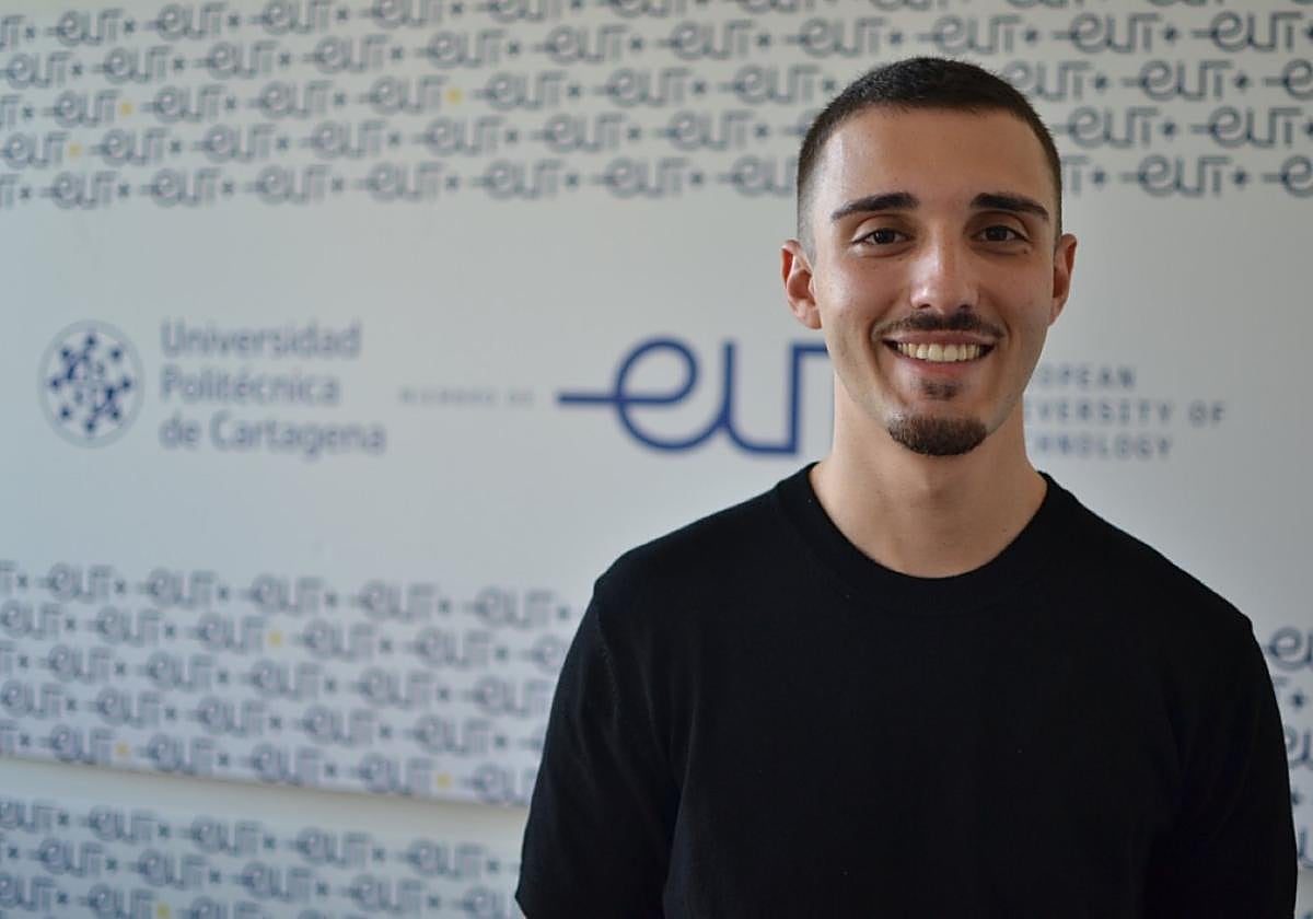 Alejandro Martínez, en las instalaciones de la Politécnica de Cartagena.