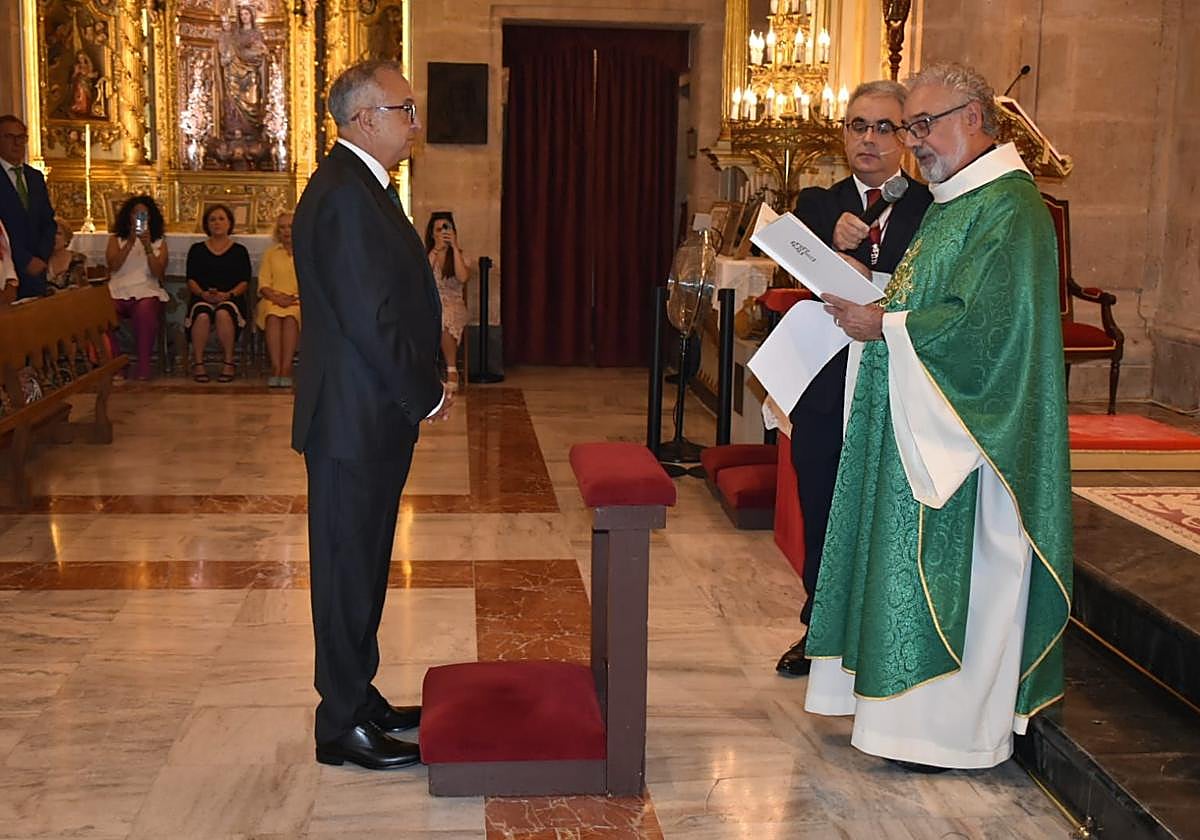 Acto de toma de posesión de Jesús López Baquero como hermano mayor de la Cofradía de la Vera Cruz.