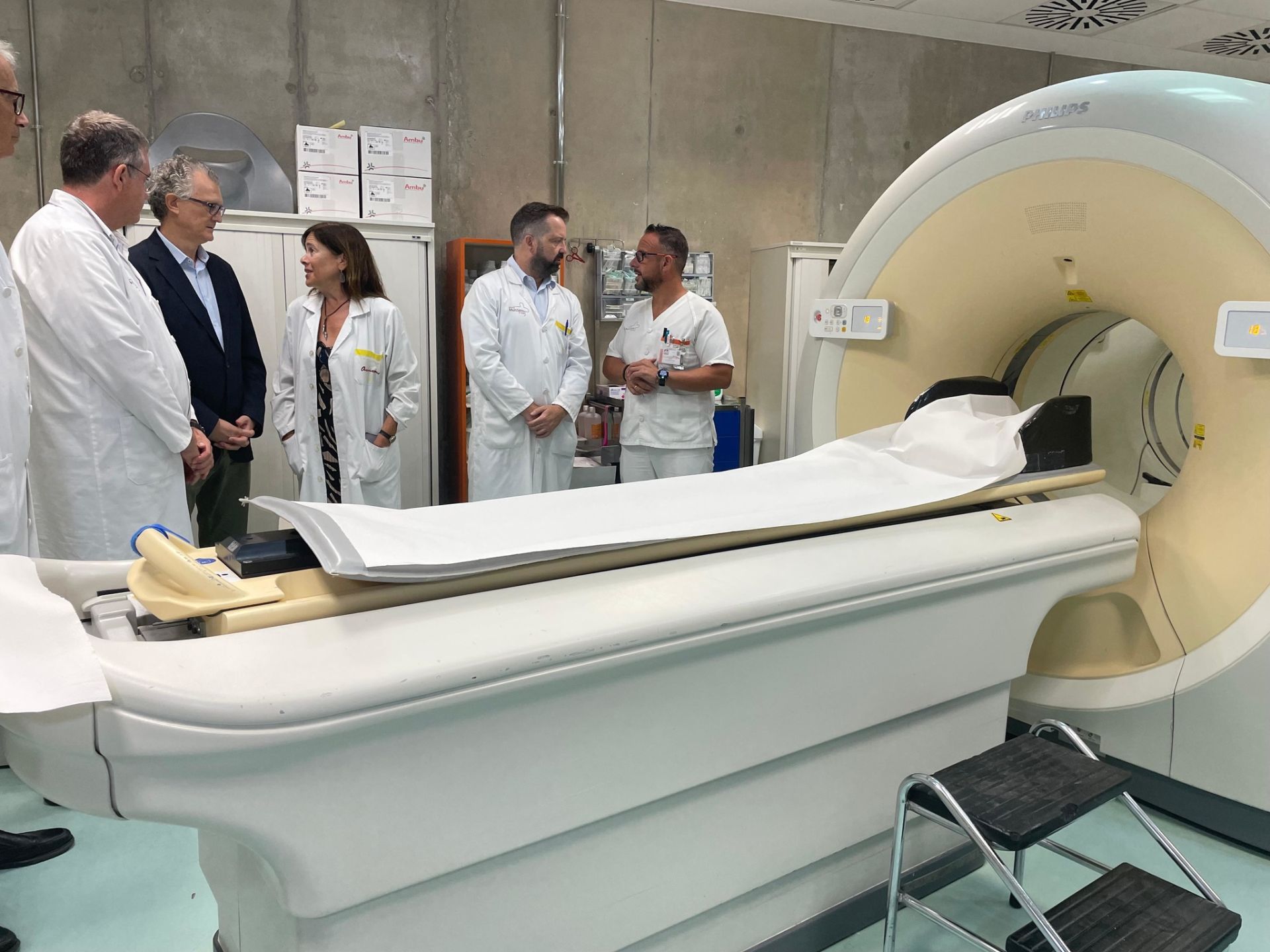El consejero de Salud, Juan José Pedreño, en una visita al Servicio de Medicina Nuclear del hospital Virgen de la Arrixaca.
