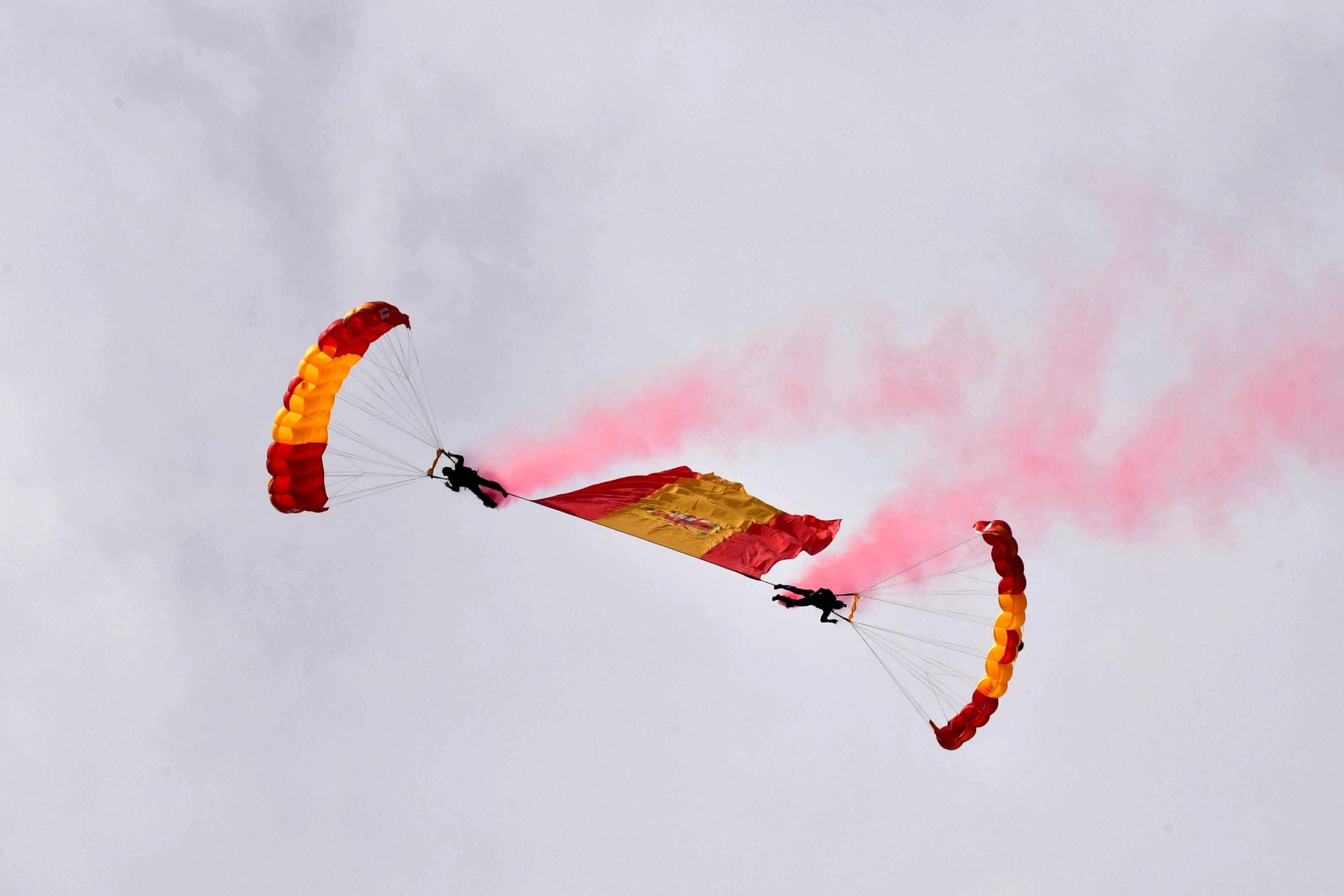 El cambio de mando en la Jefatura del Escuadrón de Zapadores Paracaidistas en la Base Aérea de Alcantarilla, en imágenes
