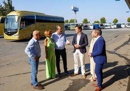 Jorge García, Consejero de Fomento e Infraestructura de la Región de Murcia, Carmen Menduiña, primera teniente de alcalde del Ayuntamiento de Lorca y Belén Pérez, concejala de Patrimonio, en las instalaciones de Lorbus este lunes.