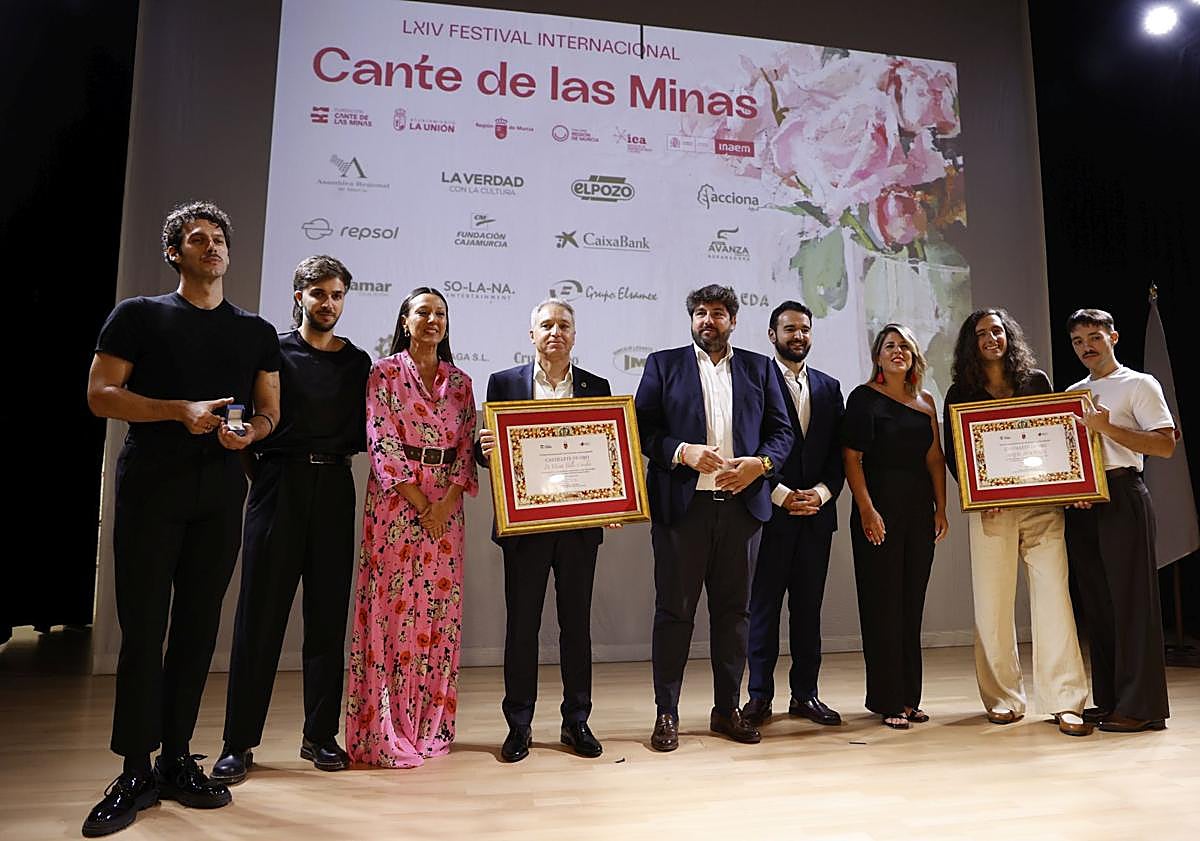 Imagen principal - Arde Bogotá recibe el Castillete de Oro del Cante de las Minas: «Nos gusta disfrutar de lo emocionante, y el flamenco es un arte basado en la emoción»