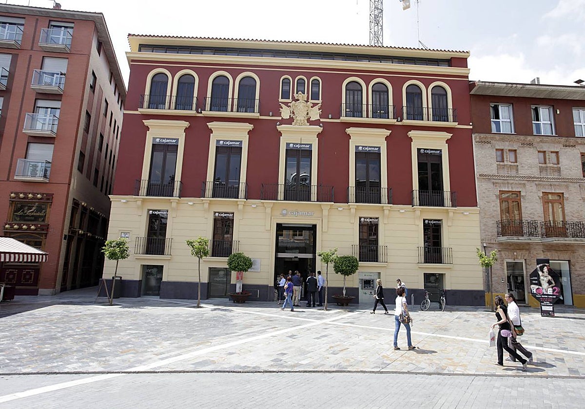 Sede central de Cajamar en Murcia, en la Plaza de Julián Romea.