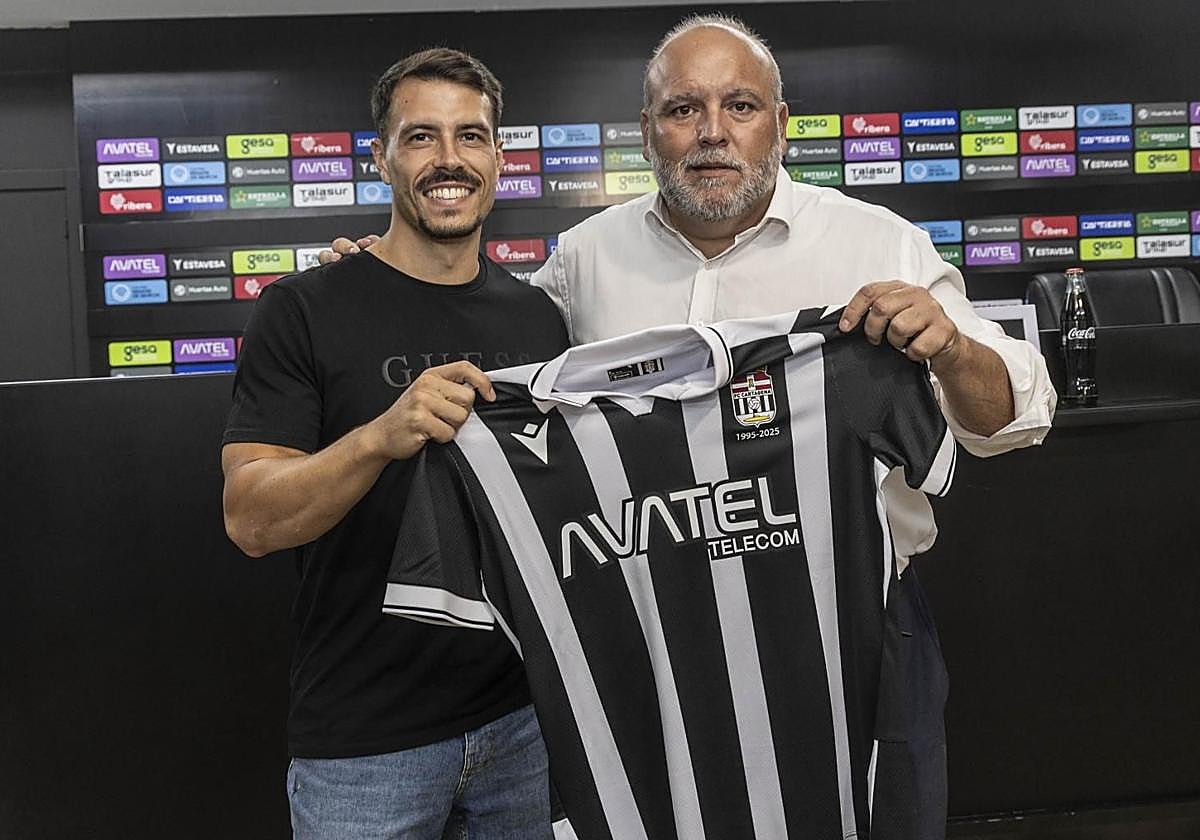Presentación de Chiki como jugador del FC Cartagena.