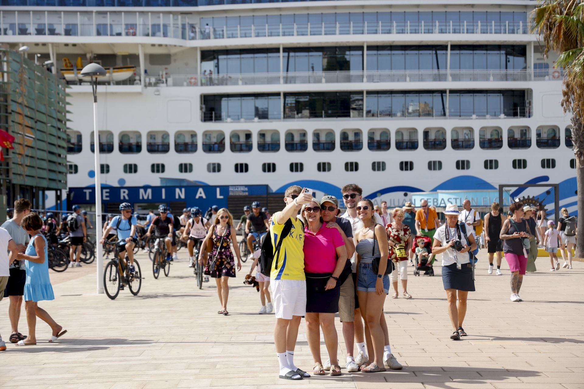 En imágenes, más de seis mil cruceristas desembarcan en Cartagena