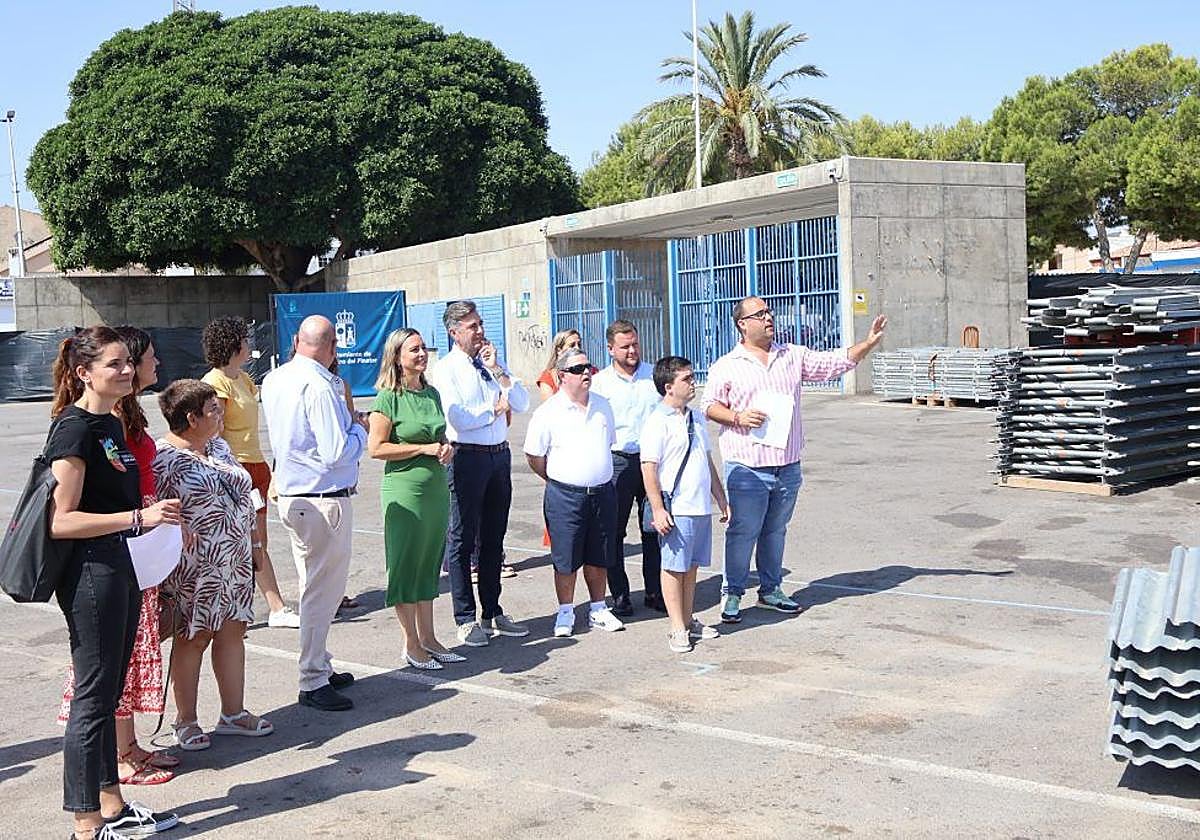 Las autoridades de las instituciones públicas en la preparación del recinto.