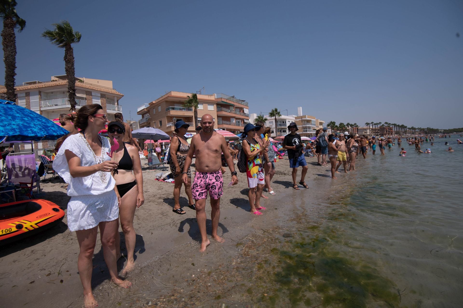 En imágenes, el Abrazo al agua en Los Alcázares y Lo Pagán