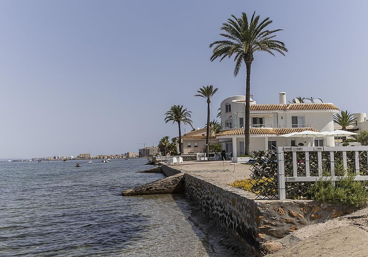 Accesos directos al agua de viviendas de La Manga.