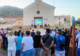 Vecinos de El Rincón y poblaciones vecinas durante la asamblea informativa sobre el proyecto de construcción de una planta de biogás.