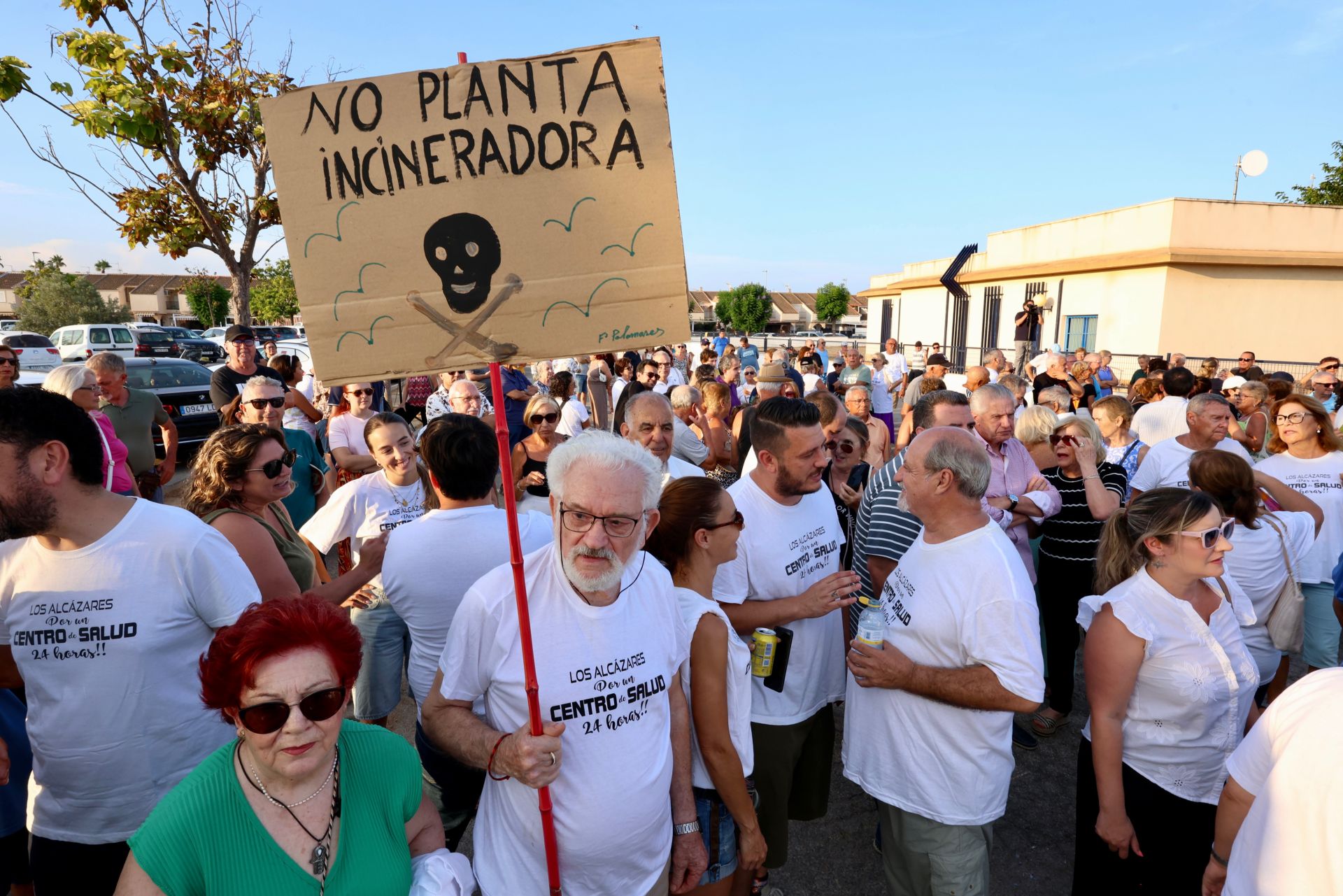 En imágenes, la concentración contra la planta incineradora de restos sanitarios en Los Alcázares