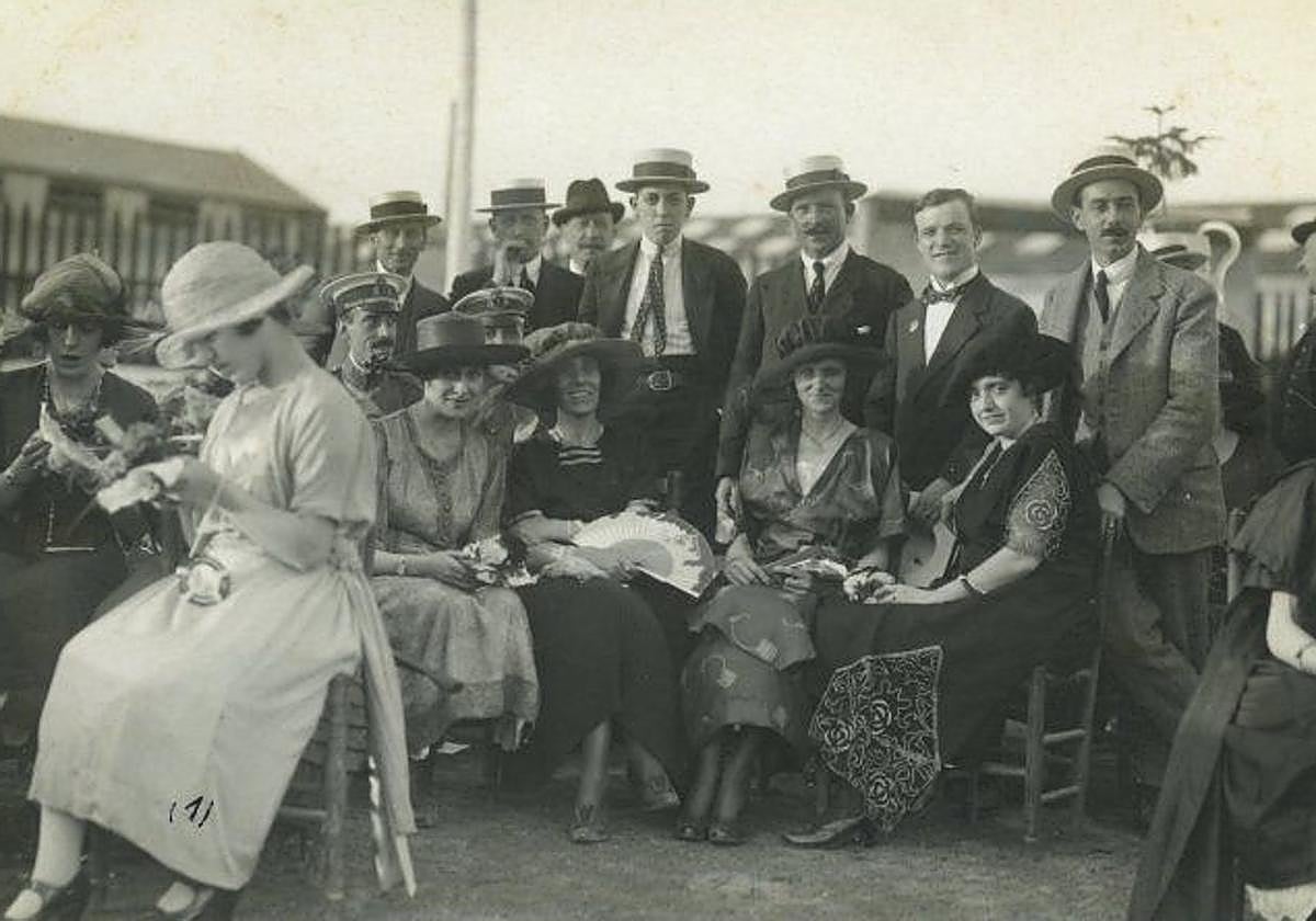Los veranos de la familia Robinson Lizana y de Julio Lizana nadan entre Portmán, Cartagena y Los Nietos