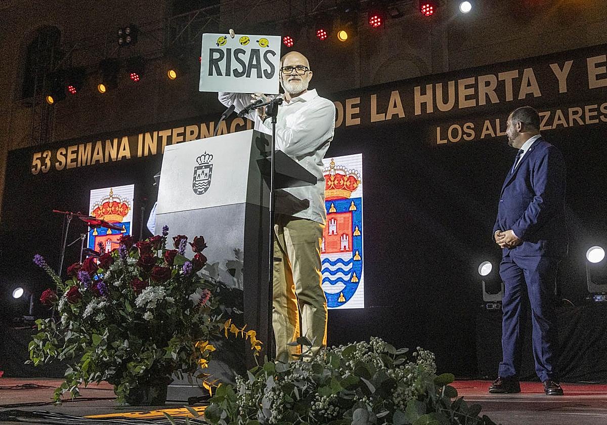 El dibujante José Manuel Puebla da el pistoletazo de salida a las fiestas con su pregón.