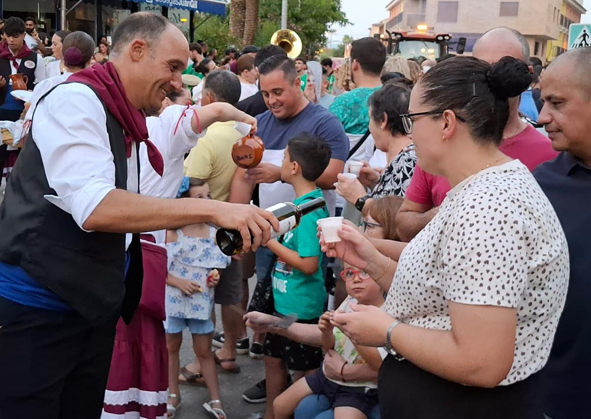 Imagen secundaria 1 - Jumilla pone de largo sus raíces