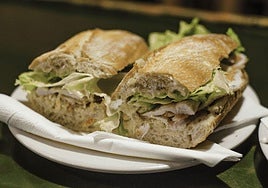 Un hombre se atraganta al comer un bocadillo en San Javier.