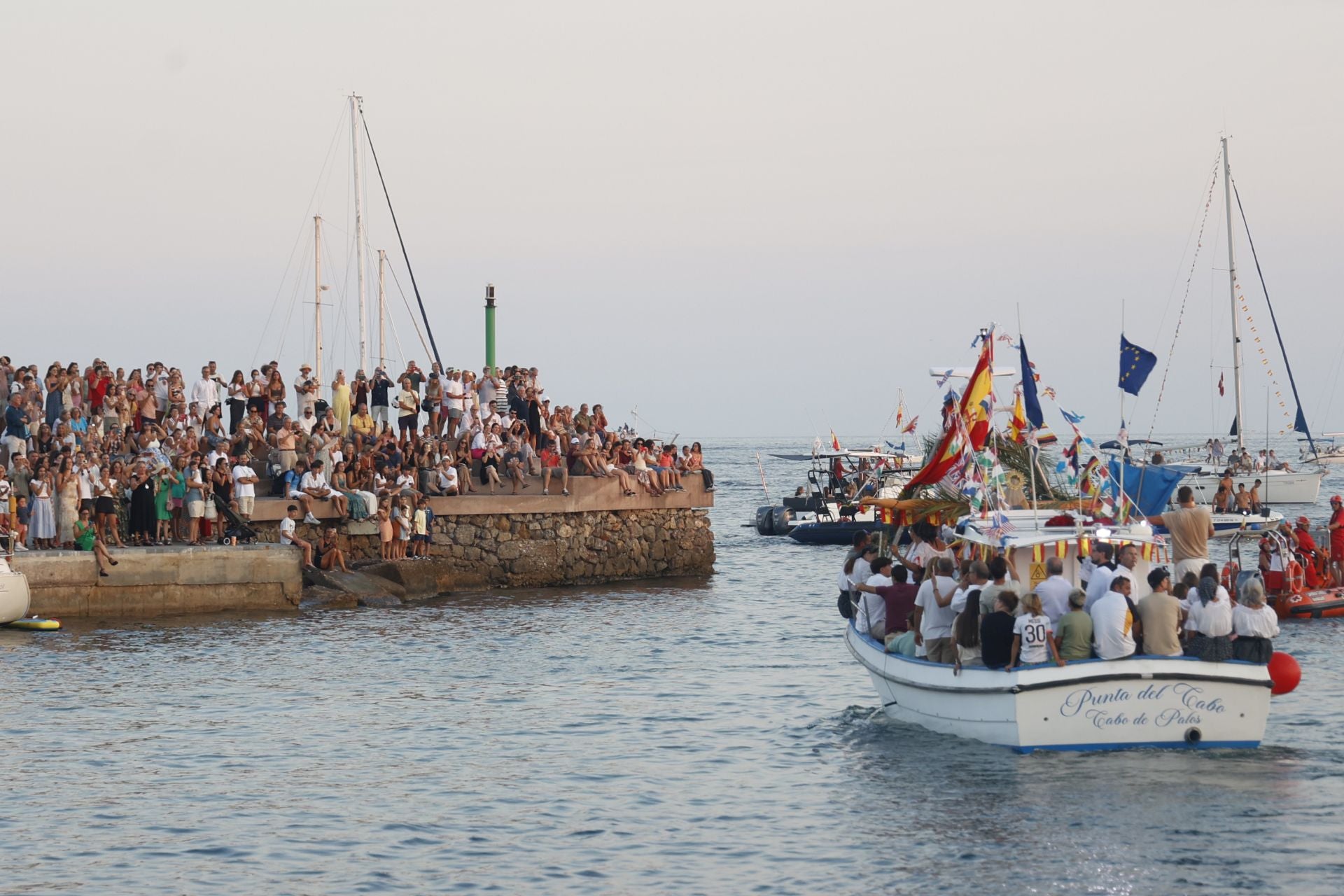 En imágenes, procesiones de la Virgen de La Asunción en Los Alcázares, Cabo de Palos y Los Nietos