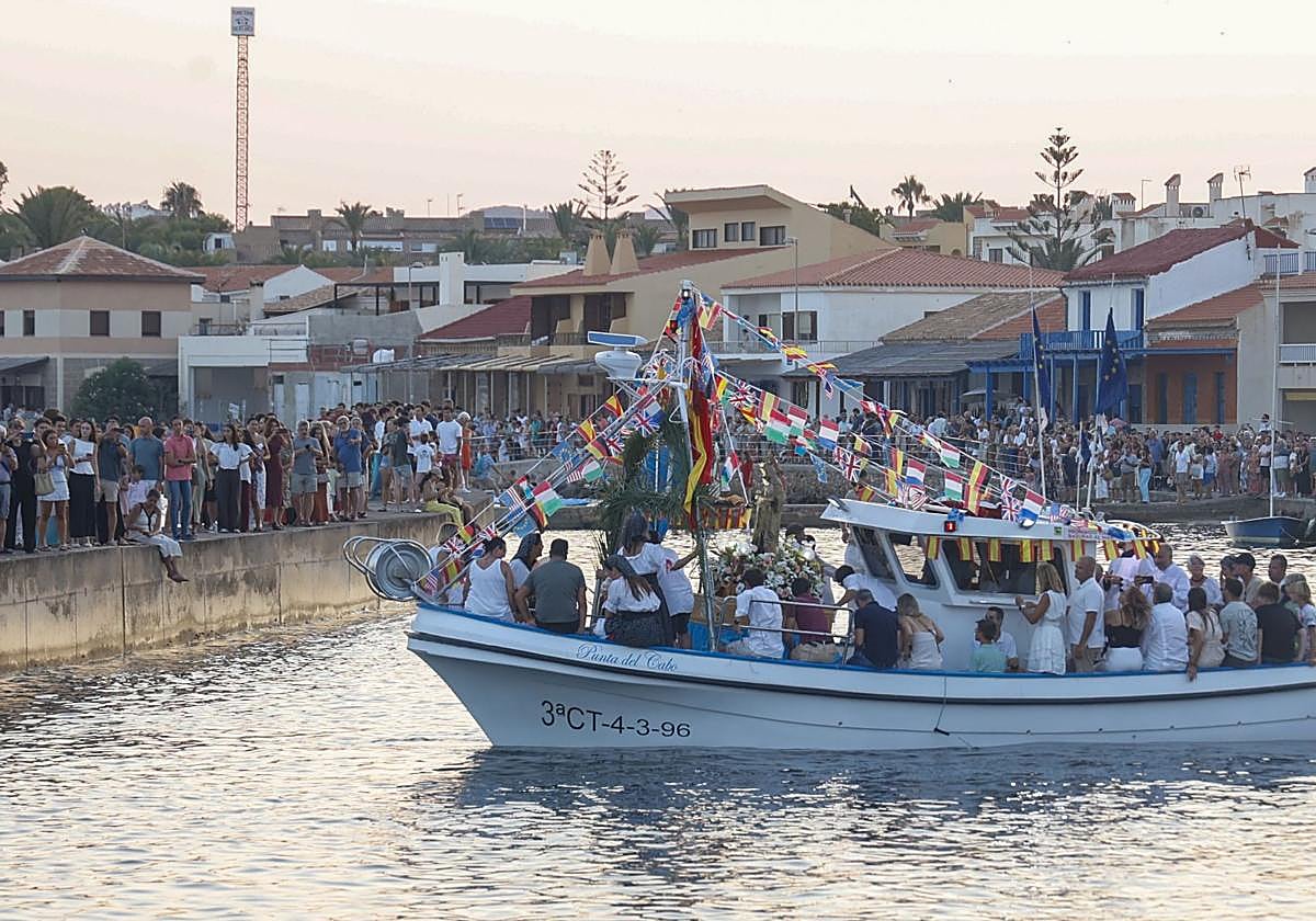 En imágenes, procesiones de la Virgen de La Asunción en Los Alcázares, Cabo de Palos y Los Nietos