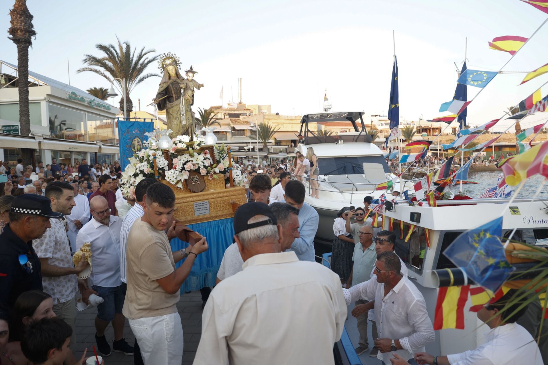 En imágenes, procesiones de la Virgen de La Asunción en Los Alcázares, Cabo de Palos y Los Nietos